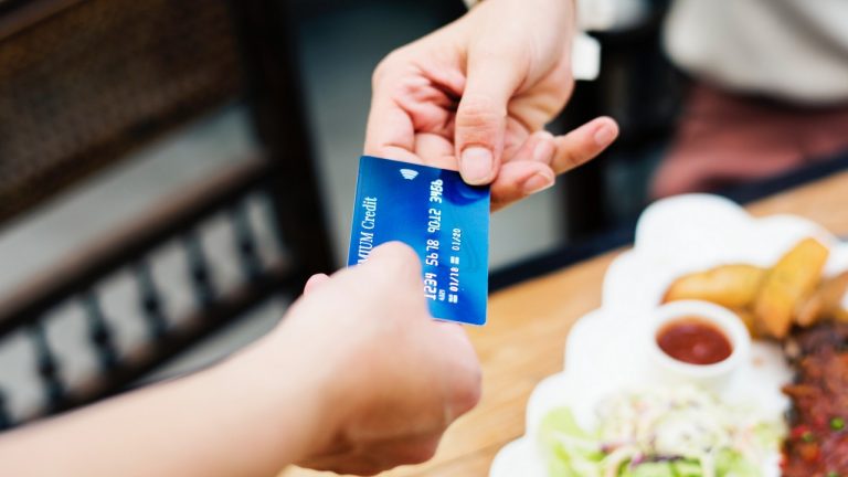 Tài khoản Paypal thỉnh thoảng bị trừ tiền, điều gì đã xảy ra?
