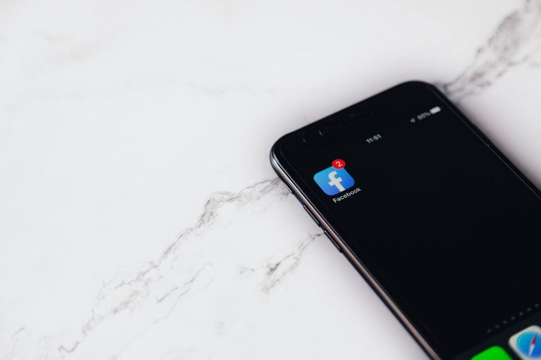 Bạn có muốn ẩn trên Facebook không?
