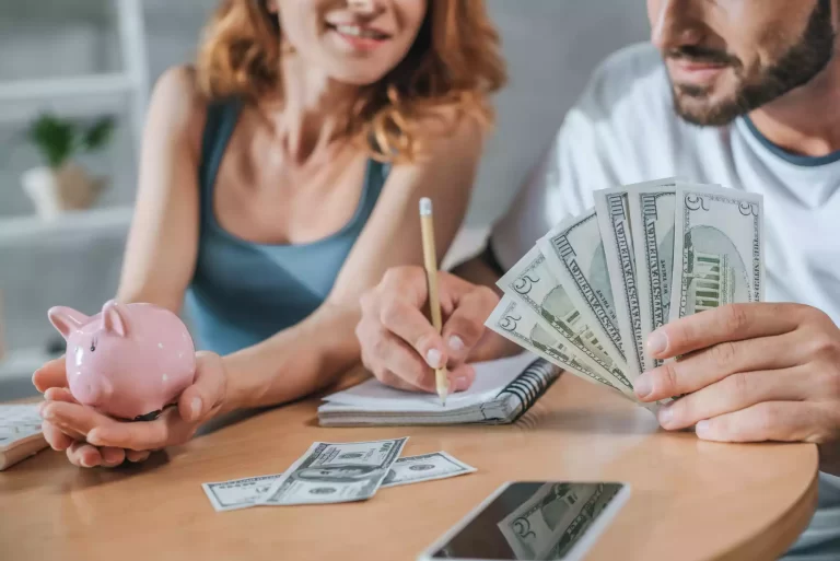 Vợ chồng cùng nhau quản lý tài chính thế nào?