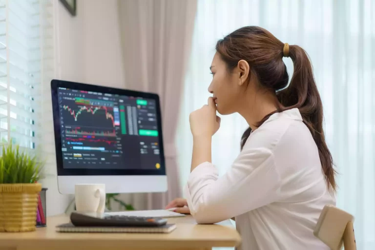 2 cách nhà đầu tư trẻ có thể sử dụng tiền thông minh