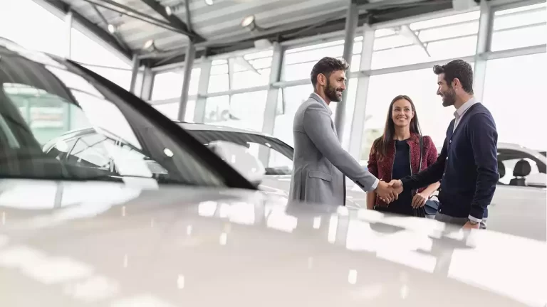 Tại sao bạn không nên vay một khoản lớn để mua chiếc xe mơ ước của mình