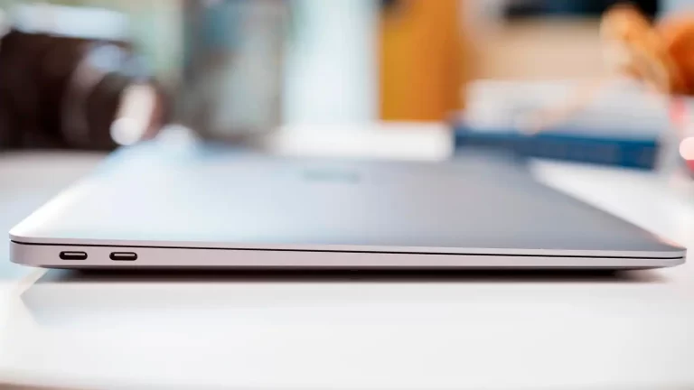 Mẹo mở khóa tính năng ẩn của MacBook: Sử dụng Webcam ngoài