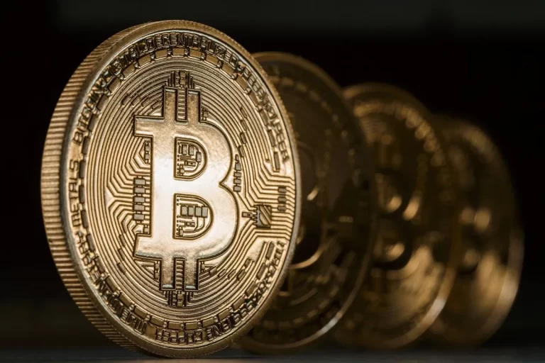 Microsoft cân nhắc đầu tư Bitcoin, nhưng hội đồng quản trị không đồng tình