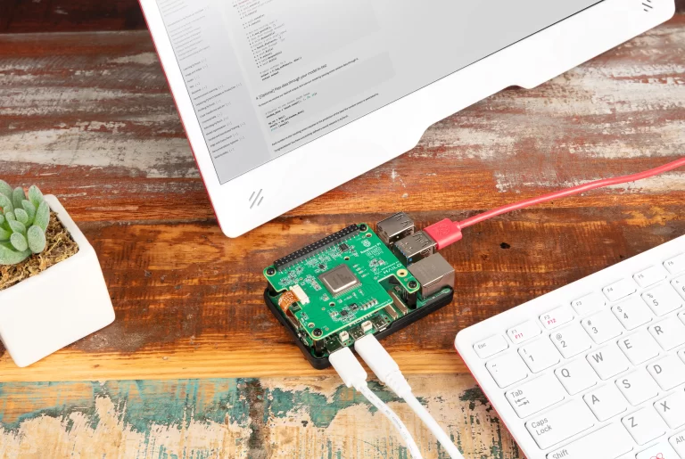 Raspberry pi tăng cường khả năng với phụ kiện AI mới và SSD thương hiệu riêng