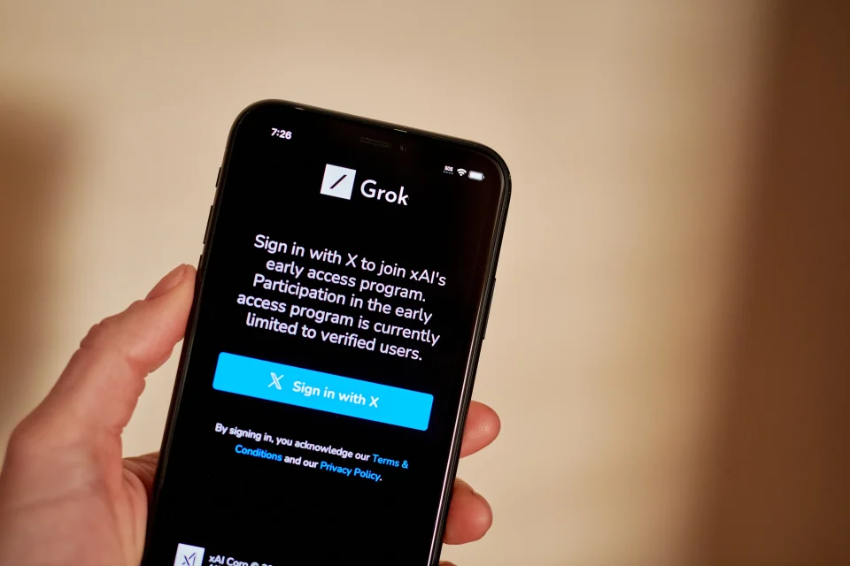 Elon Musk thử nghiệm ứng dụng chatbot AI mới trên iOS với nhiều tính năng