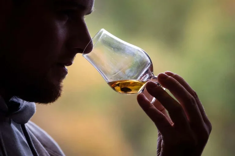 Trí tuệ nhân tạo vượt qua chuyên gia phân biệt whisky Mỹ và Scotch