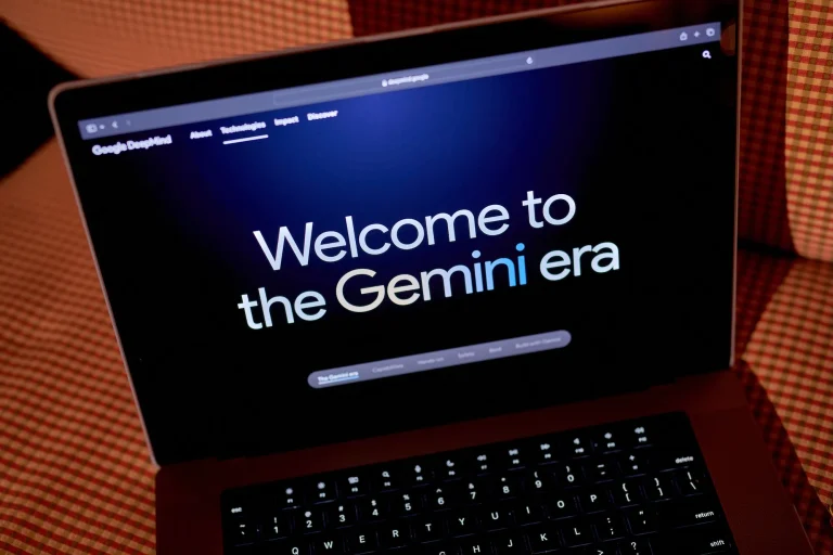 Google hợp tác với Claude của Anthropic để cải thiện AI Gemini