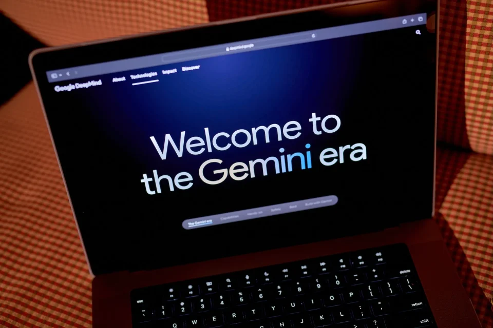 Google hợp tác với Claude của Anthropic để cải thiện AI Gemini