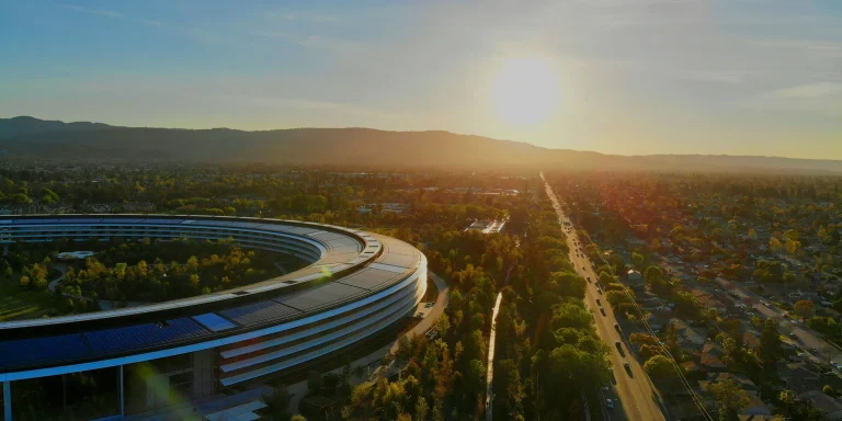 Apple gia nhập nhóm UALink nhằm cạnh tranh với Nvidia về phần cứng AI