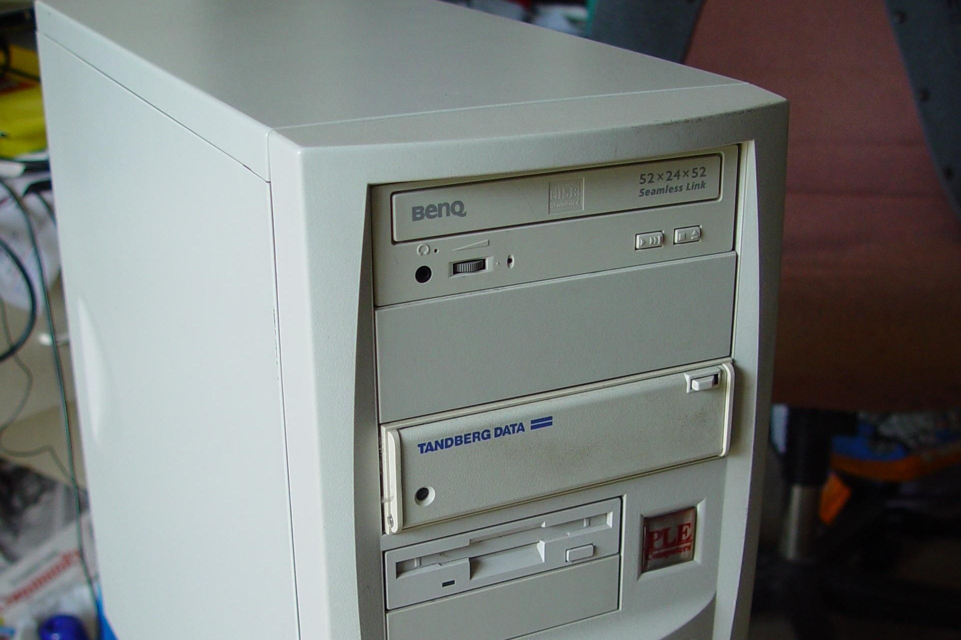 Old-vintage-PC-case-white